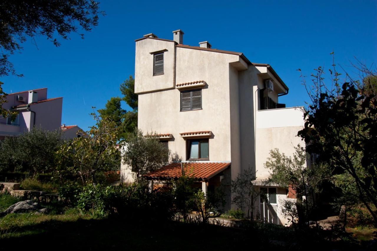Ferienwohnung Erika Krk Town Exterior foto